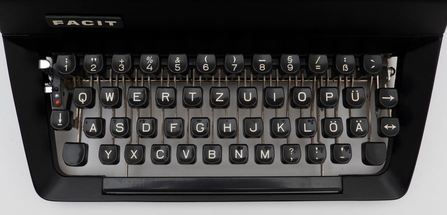 Schwarze Schreibmaschine Facit
